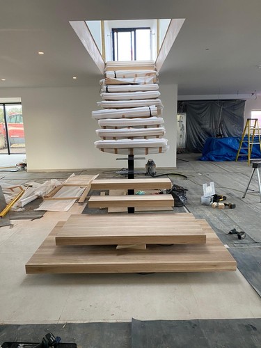 Centre spine staircase solid - centre,
